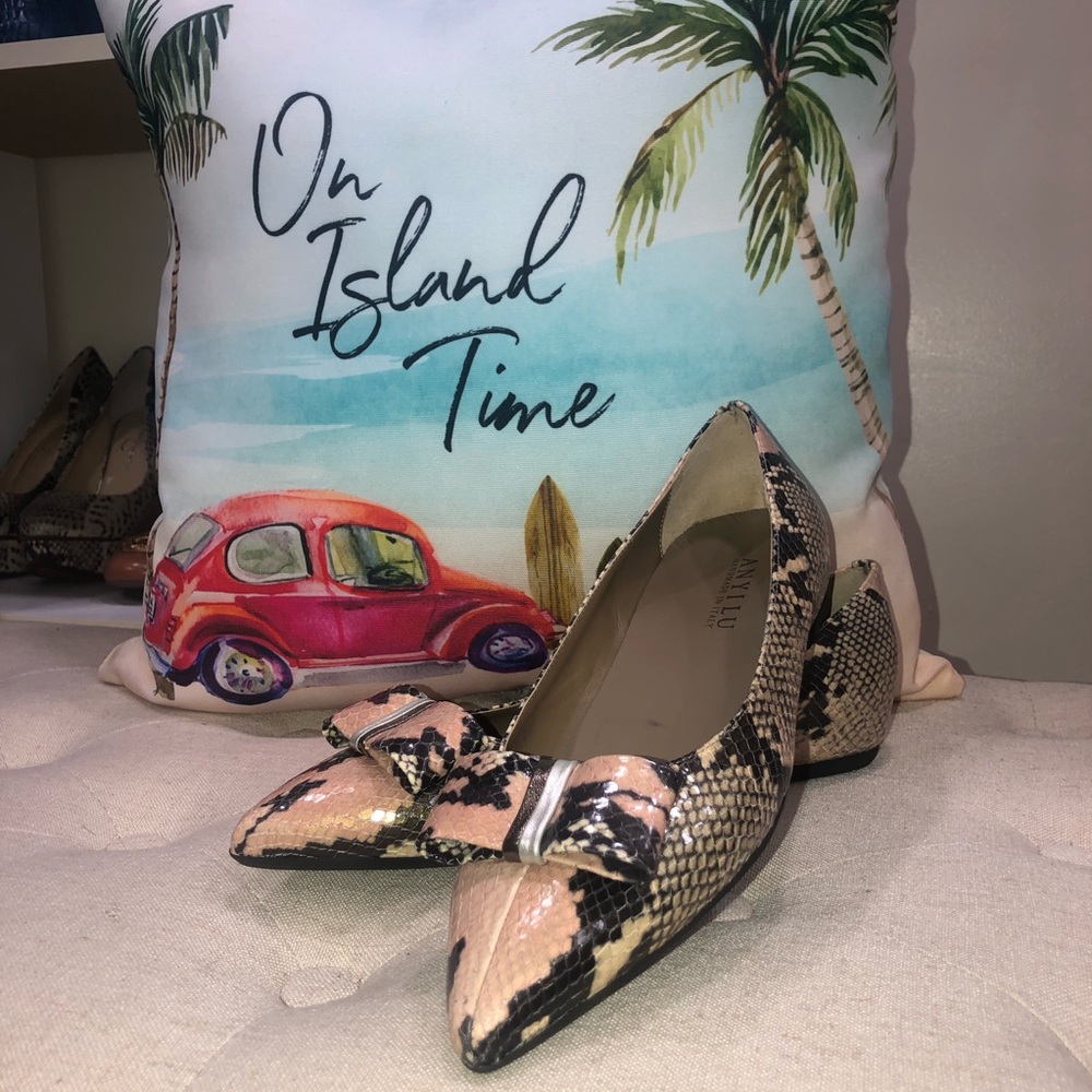 ANYI LU NWOB! Snakeskin Pointed Toe Flats